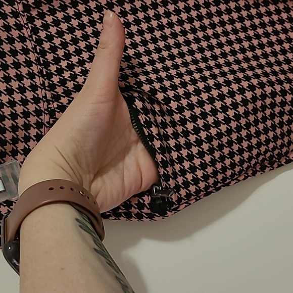 3/$27 Old Navy pink houndstooth leggings - Picture 4 of 6